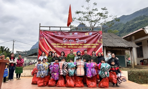 Hội Phụ nữ Học viện phối hợp tổ chức Chương trình “Tết yêu thương” tại huyện Bảo Lâm, tỉnh Cao Bằng